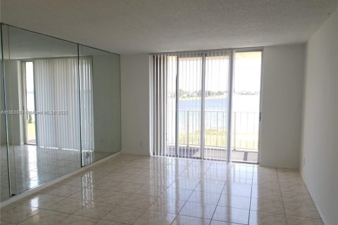 Copropriété à vendre à West Palm Beach, Floride: 1 chambre, 65.4 m2 № 1962620 - photo 6