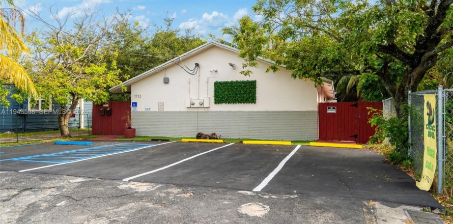 Propiedad comercial en Fort Lauderdale, Florida 236.9 m2 № 2000792