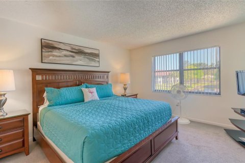 Condo in Bradenton, Florida, 2 bedrooms  № 215313 - photo 18