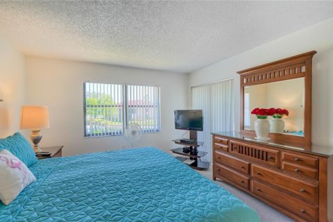 Condo in Bradenton, Florida, 2 bedrooms  № 215313 - photo 19