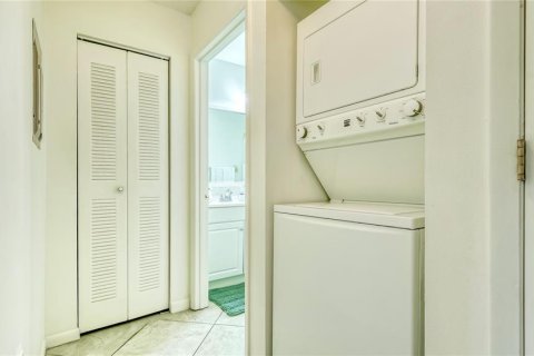Condo in Bradenton, Florida, 2 bedrooms  № 215313 - photo 17