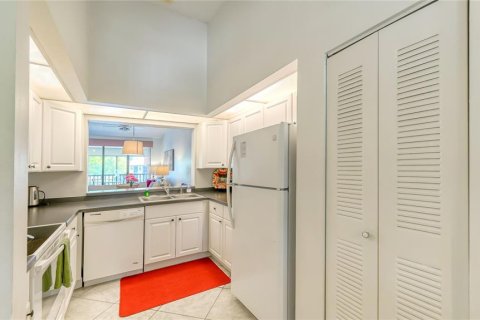 Condo in Bradenton, Florida, 2 bedrooms  № 215313 - photo 15