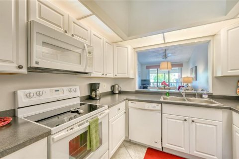 Condo in Bradenton, Florida, 2 bedrooms  № 215313 - photo 13