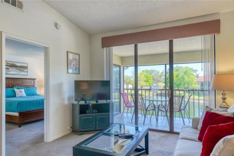Condo in Bradenton, Florida, 2 bedrooms  № 215313 - photo 8