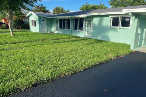 Casa en alquiler en Deerfield Beach, Florida, 3 dormitorios, 105.35 m2 № 1925236 - foto 2