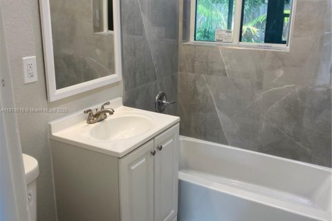 Casa en alquiler en Deerfield Beach, Florida, 3 dormitorios, 105.35 m2 № 1925236 - foto 9