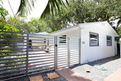 Снять в аренду виллу или дом в Майами, Флорида 2 спальни, 74.32м2, № 1921209 - фото 18
