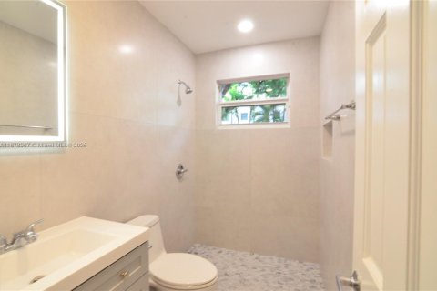 Снять в аренду виллу или дом в Майами, Флорида 2 спальни, 74.32м2, № 1921209 - фото 9