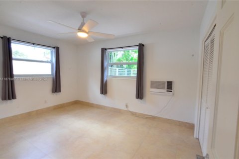 Снять в аренду виллу или дом в Майами, Флорида 2 спальни, 74.32м2, № 1921209 - фото 7