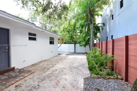 Снять в аренду виллу или дом в Майами, Флорида 2 спальни, 74.32м2, № 1921209 - фото 11