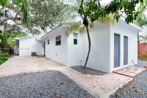 Снять в аренду виллу или дом в Майами, Флорида 2 спальни, 74.32м2, № 1921209 - фото 15