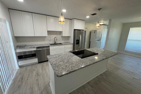 Villa ou maison à louer à Port Charlotte, Floride: 3 chambres, 135.08 m2 № 2095287 - photo 4