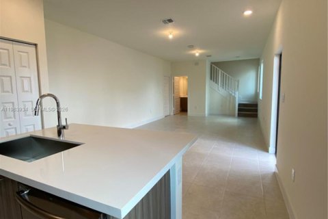 Touwnhouse à louer à Doral, Floride: 3 chambres, 145.86 m2 № 2045797 - photo 7