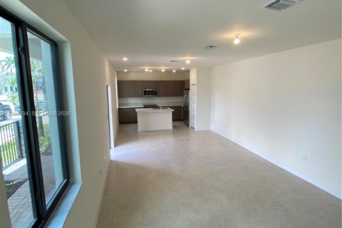 Touwnhouse à louer à Doral, Floride: 3 chambres, 145.86 m2 № 2045797 - photo 9