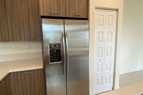 Touwnhouse à louer à Doral, Floride: 3 chambres, 145.86 m2 № 2045797 - photo 6