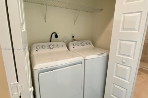 Touwnhouse à louer à Doral, Floride: 3 chambres, 145.86 m2 № 2045797 - photo 22