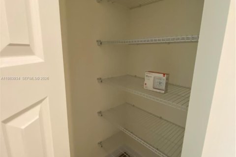 Touwnhouse à louer à Doral, Floride: 3 chambres, 145.86 m2 № 2045797 - photo 25