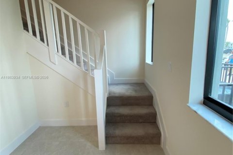 Touwnhouse à louer à Doral, Floride: 3 chambres, 145.86 m2 № 2045797 - photo 11