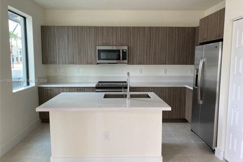 Touwnhouse à louer à Doral, Floride: 3 chambres, 145.86 m2 № 2045797 - photo 3