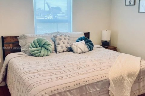 Casa en venta en Cape Coral, Florida, 3 dormitorios № 1320852 - foto 18