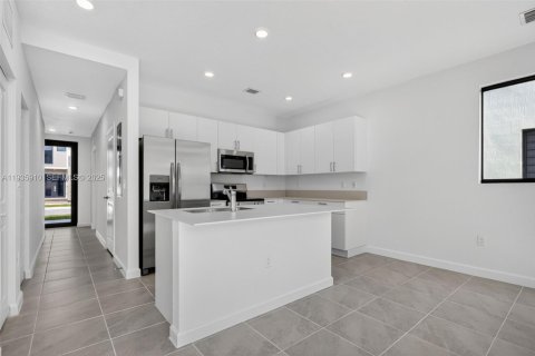 Townhouse in Homestead, Florida 4 bedrooms, 133.41 sq.m. № 1994000 - photo 13