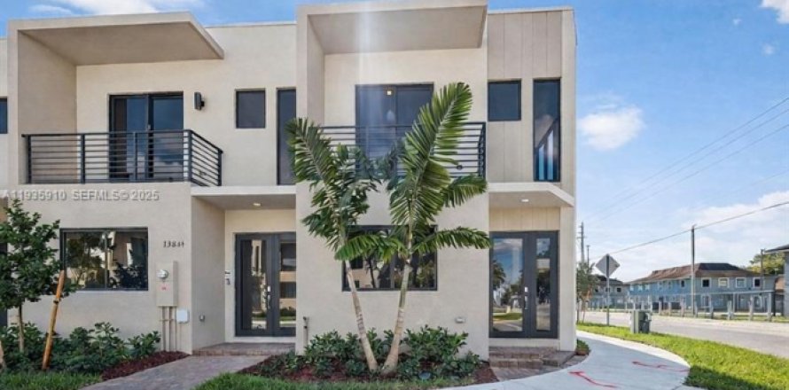 Townhouse in Homestead, Florida 4 bedrooms, 133.41 sq.m. № 1994000