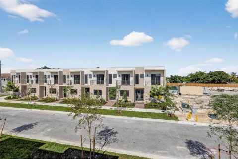 Townhouse in Homestead, Florida 4 bedrooms, 133.41 sq.m. № 1994000 - photo 2