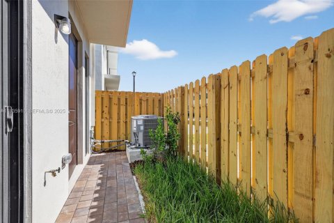 Townhouse in Homestead, Florida 4 bedrooms, 133.41 sq.m. № 1994000 - photo 21