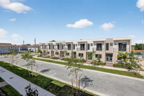 Townhouse in Homestead, Florida 4 bedrooms, 133.41 sq.m. № 1994000 - photo 3