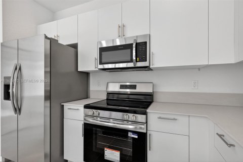 Townhouse in Homestead, Florida 4 bedrooms, 133.41 sq.m. № 1994000 - photo 17