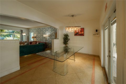 Снять в аренду виллу или дом в Холливуд, Флорида 5 спален, 225.75м2, № 1881563 - фото 16