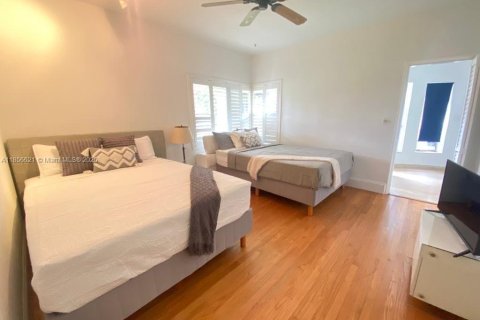 Снять в аренду виллу или дом в Холливуд, Флорида 5 спален, 225.75м2, № 1881563 - фото 19