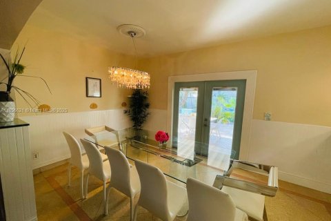 Снять в аренду виллу или дом в Холливуд, Флорида 5 спален, 225.75м2, № 1881563 - фото 17