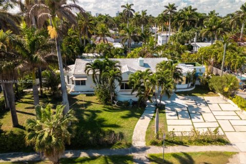 Снять в аренду виллу или дом в Холливуд, Флорида 5 спален, 225.75м2, № 1881563 - фото 28