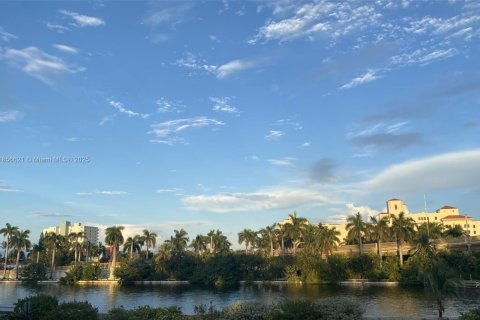 Снять в аренду виллу или дом в Холливуд, Флорида 5 спален, 225.75м2, № 1881563 - фото 3