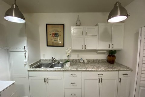 Снять в аренду виллу или дом в Холливуд, Флорида 5 спален, 225.75м2, № 1881563 - фото 21