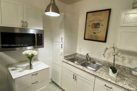 Снять в аренду виллу или дом в Холливуд, Флорида 5 спален, 225.75м2, № 1881563 - фото 22