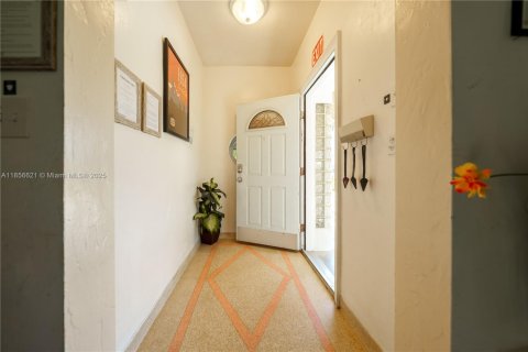 Снять в аренду виллу или дом в Холливуд, Флорида 5 спален, 225.75м2, № 1881563 - фото 15