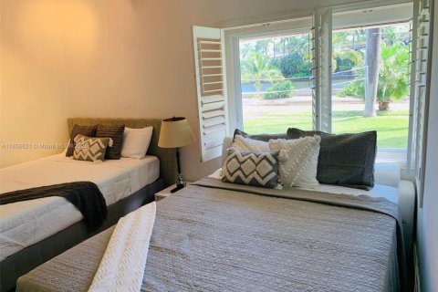 Снять в аренду виллу или дом в Холливуд, Флорида 5 спален, 225.75м2, № 1881563 - фото 18