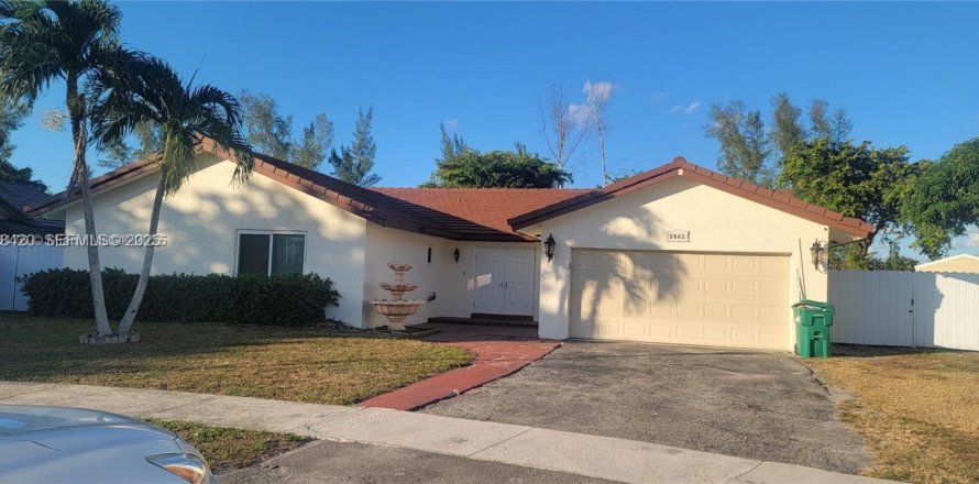 Casa en Hialeah, Florida 4 dormitorios, 205.96 m2 № 1986791