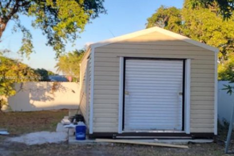 Casa en venta en Hialeah, Florida, 4 dormitorios, 205.96 m2 № 1986791 - foto 24