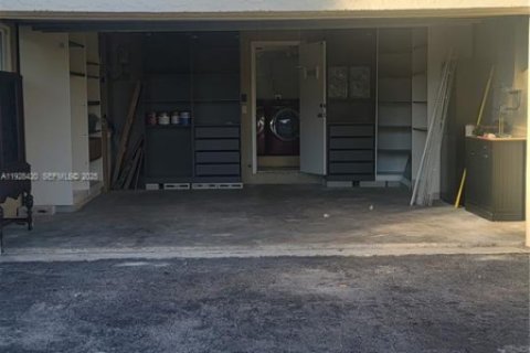 Casa en venta en Hialeah, Florida, 4 dormitorios, 205.96 m2 № 1986791 - foto 12