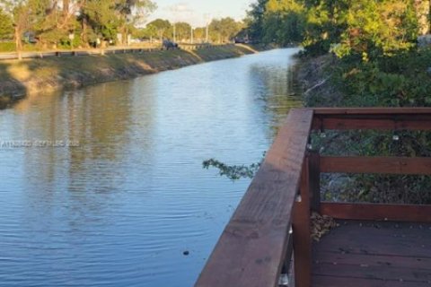 Casa en venta en Hialeah, Florida, 4 dormitorios, 205.96 m2 № 1986791 - foto 26