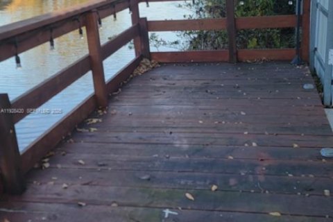 Casa en venta en Hialeah, Florida, 4 dormitorios, 205.96 m2 № 1986791 - foto 27