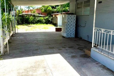 Commercial property in Hialeah, Florida 153.75 sq.m. № 2244891 - photo 4