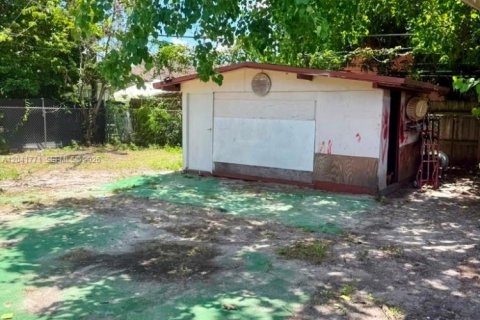 Commercial property in Hialeah, Florida 153.75 sq.m. № 2244891 - photo 6