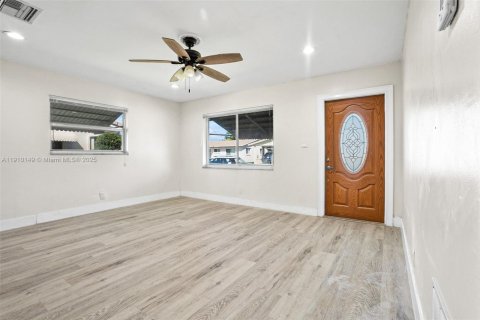 Villa ou maison à vendre à Tamarac, Floride: 3 chambres, 98.66 m2 № 1966400 - photo 11