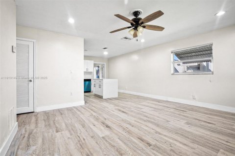 Villa ou maison à vendre à Tamarac, Floride: 3 chambres, 98.66 m2 № 1966400 - photo 12