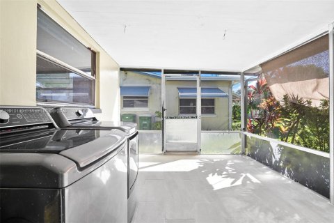 Villa ou maison à vendre à Tamarac, Floride: 3 chambres, 98.66 m2 № 1966400 - photo 17