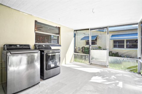 Villa ou maison à vendre à Tamarac, Floride: 3 chambres, 98.66 m2 № 1966400 - photo 18